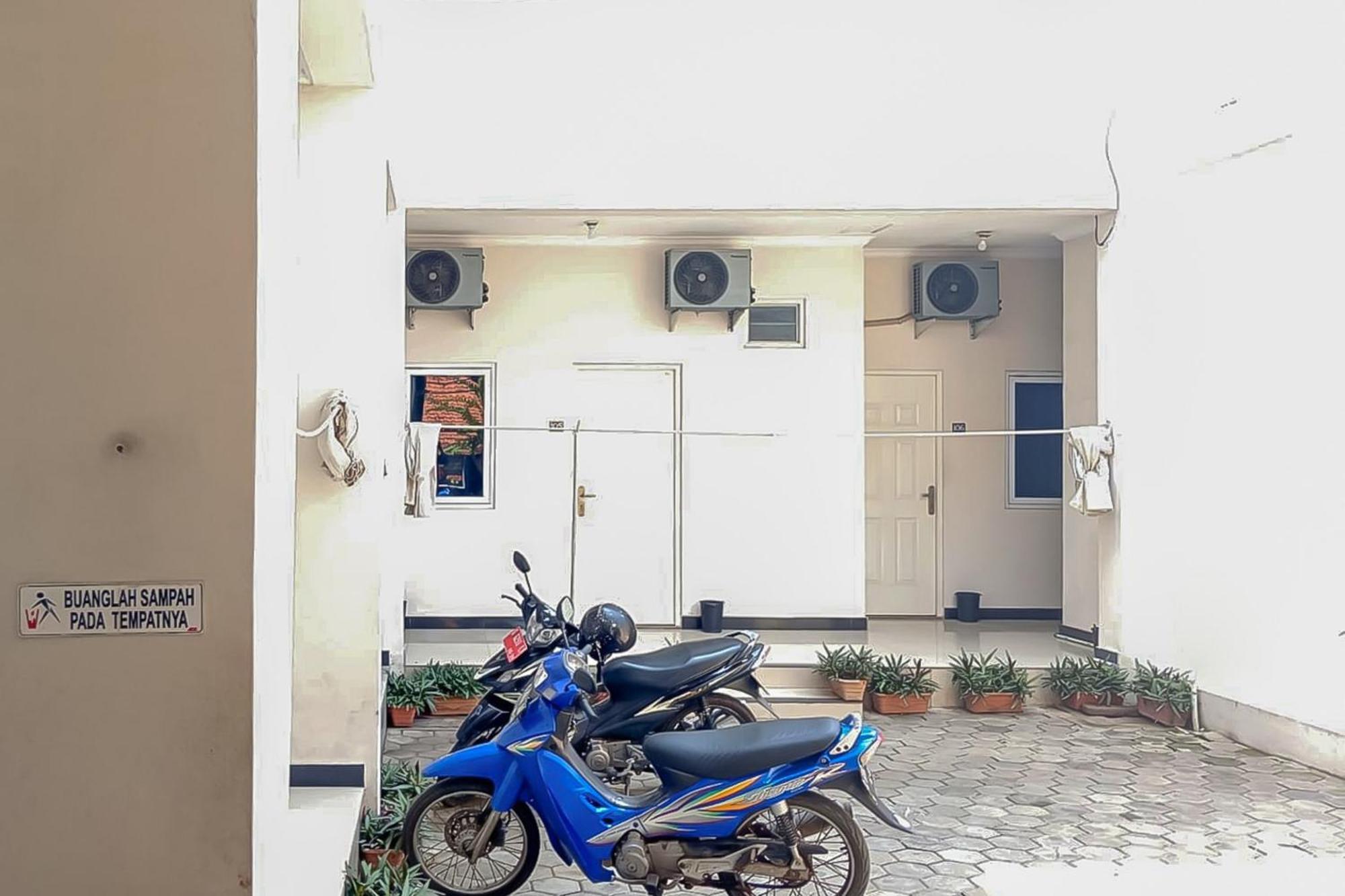 Waringin Guest House Tegal Mitra Reddoorz Buitenkant foto