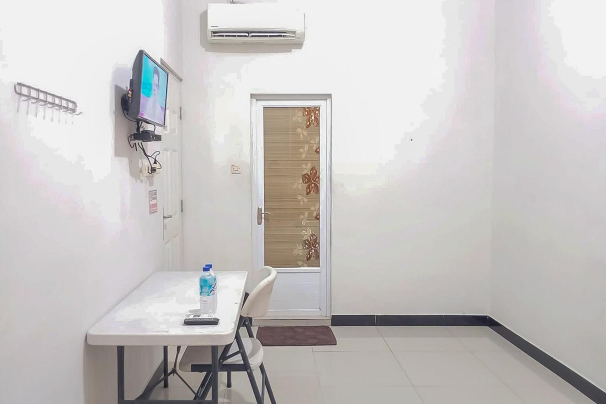 Waringin Guest House Tegal Mitra Reddoorz Buitenkant foto