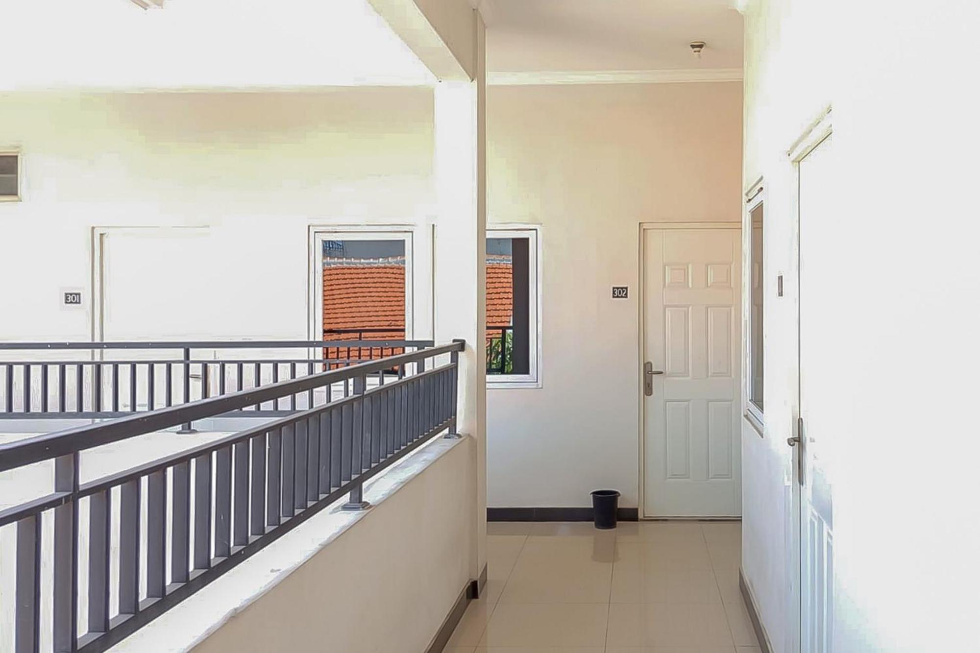 Waringin Guest House Tegal Mitra Reddoorz Buitenkant foto