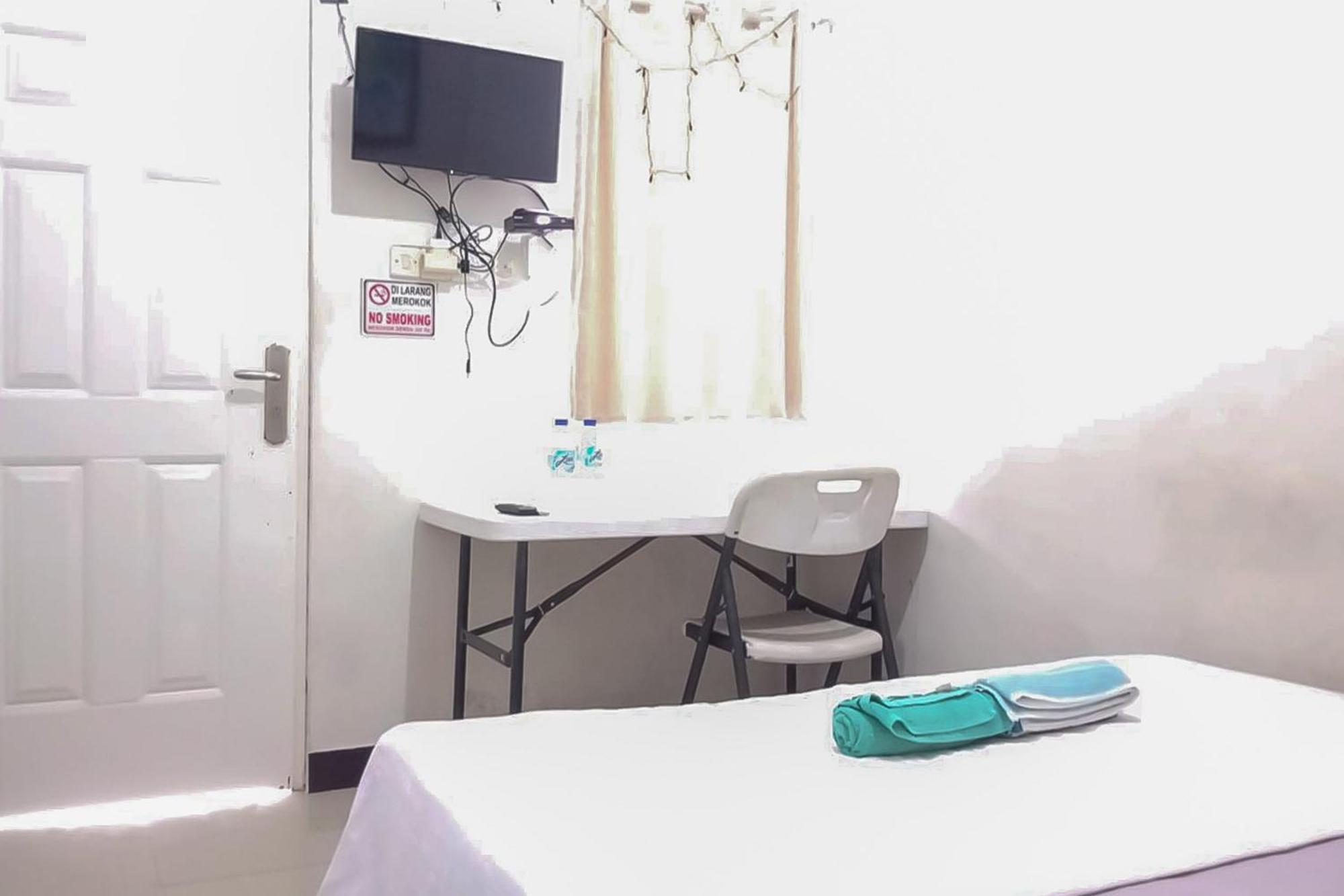 Waringin Guest House Tegal Mitra Reddoorz Buitenkant foto